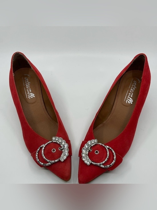 L'INTERVALLE Shoes - L’intervalle Red Suede Rhinestone Buckle Detail Block Heel Pumps